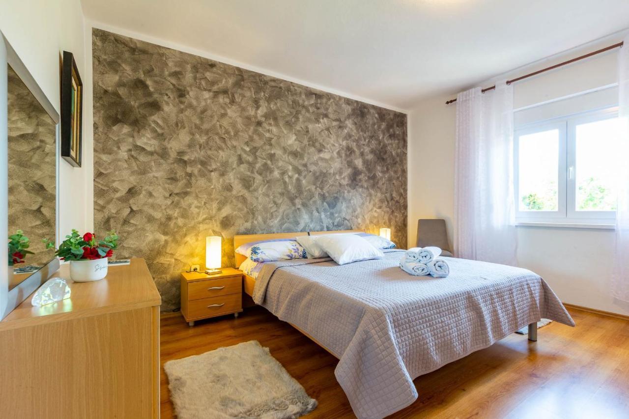 Apartament Chubi 2br Parking Terrace Bbq Vegetable Garden